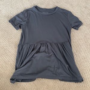 gray American Eagle tshirt